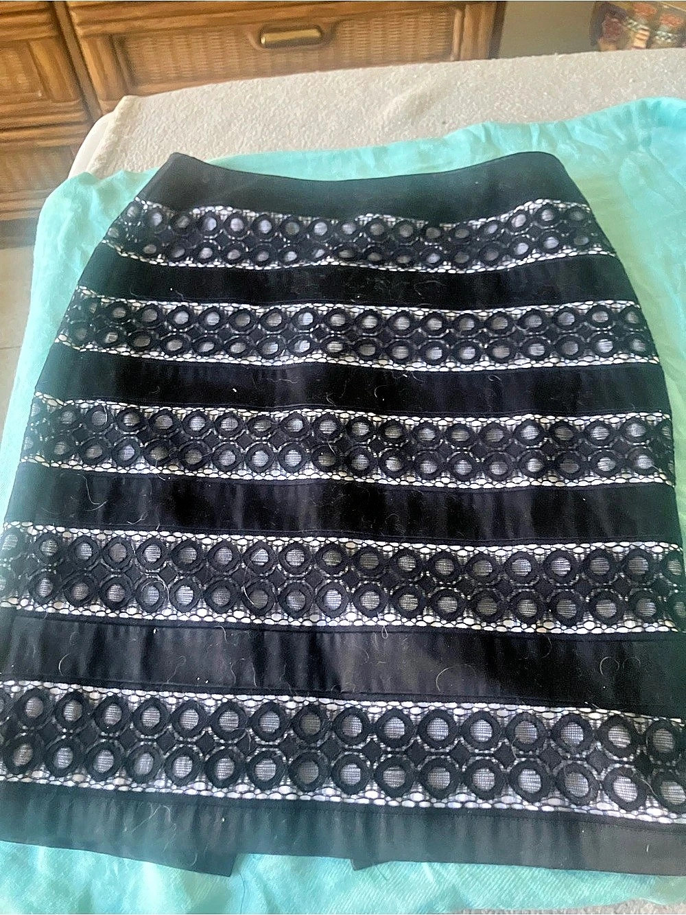 White House Black Market Geometric Lace Knee Length   Skirt 8